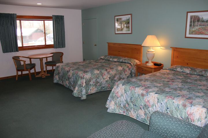Log Deluxe 2 Queen Beds Balcony (21 of 36)