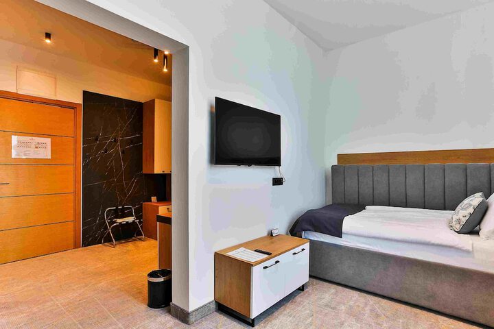 Room 28 of 70