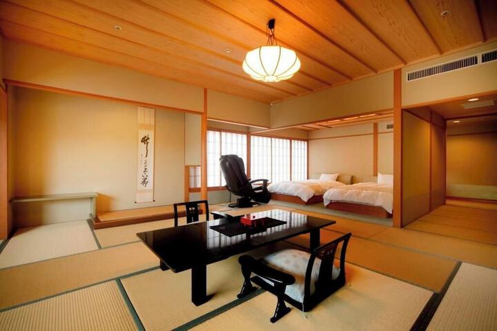 Room 17 of 46