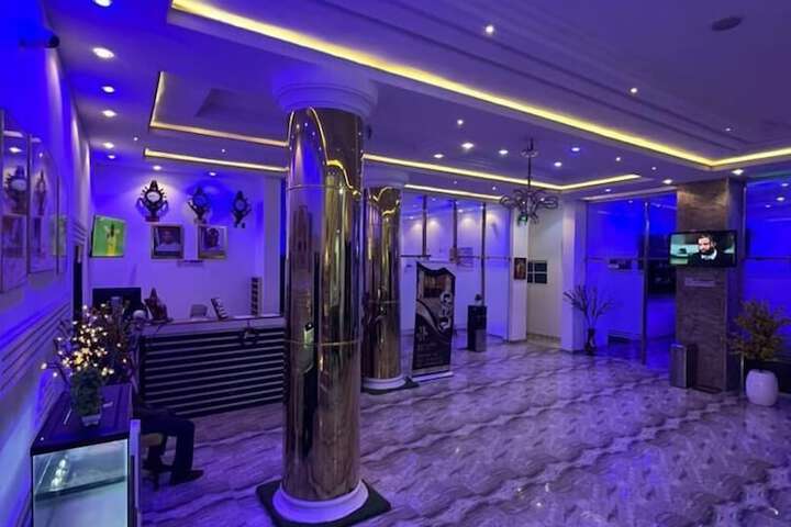 Leons Hotel and Suite
