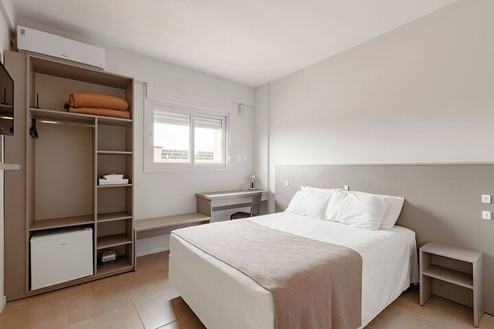 Room 8 of 34