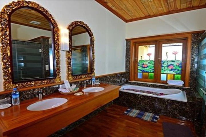 Room 10 of 29