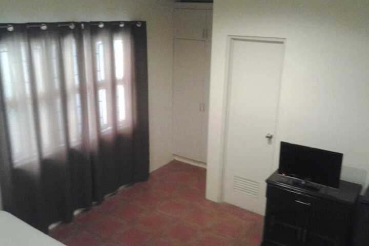 Room 25 of 37