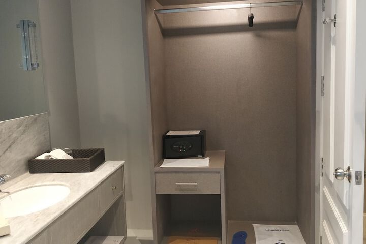 Room 13 of 158