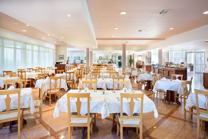 Dining 144 of 229