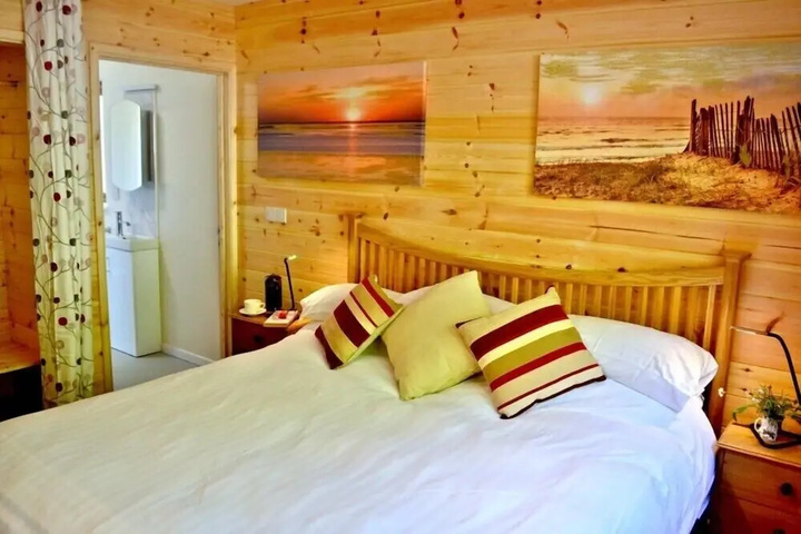 Room 4 of 23
