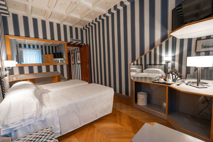 Room 29 of 76
