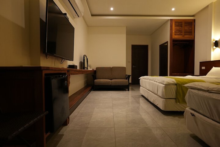Room 11 of 37
