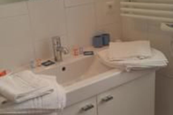 Room 42 of 146