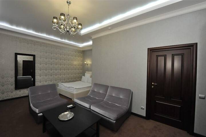 Room 8 of 33
