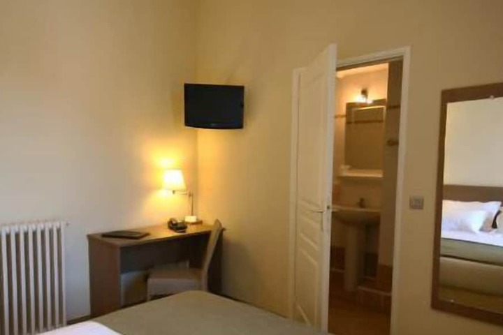 Room 9 of 48