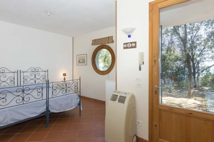 Room 5 of 18