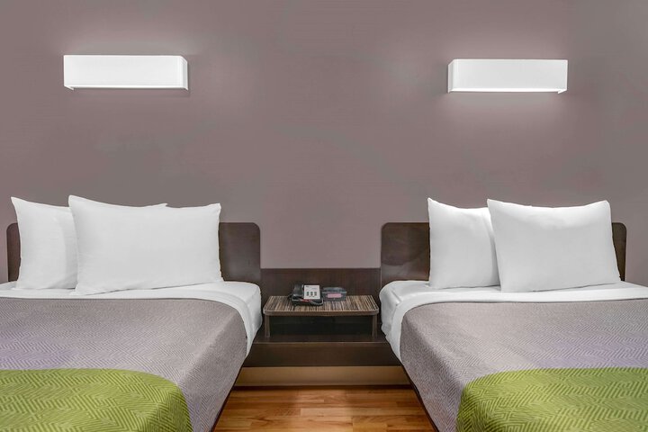 2 Double Beds (5 of 5)