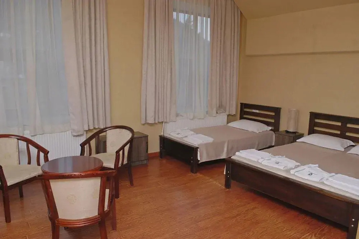 Room 5 of 12