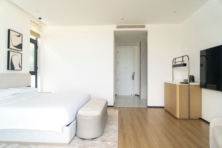 Room 11 of 163