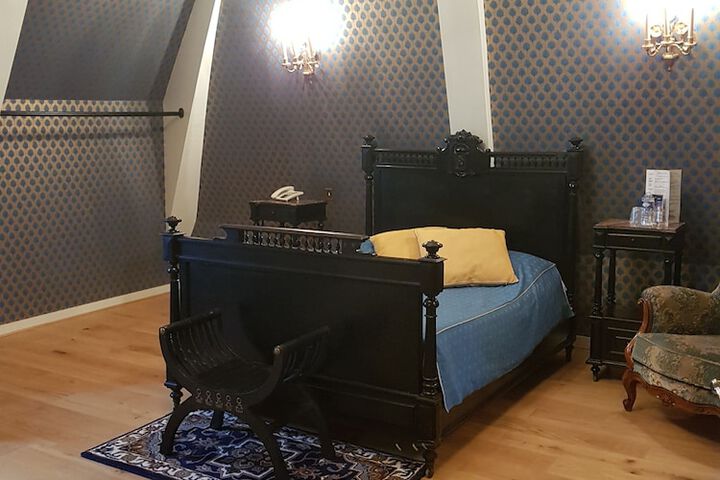 Room 4 of 27