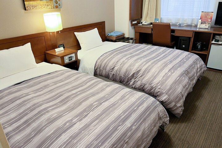 Room 13 of 38