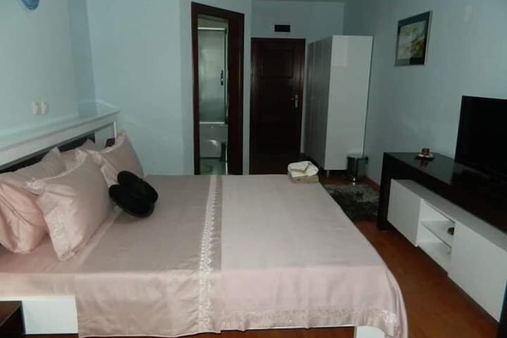 Room 6 of 15