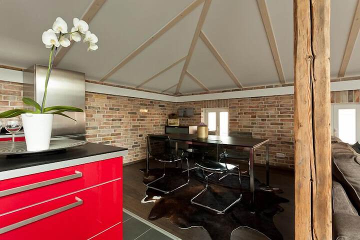 Room 15 of 38
