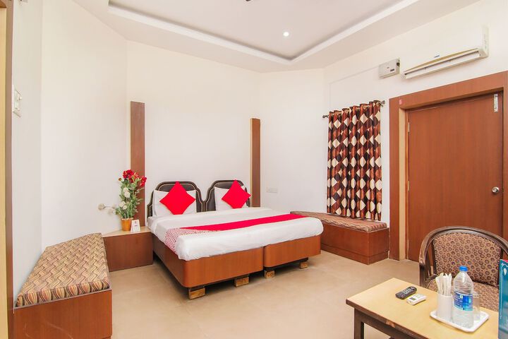 Room 6 of 33