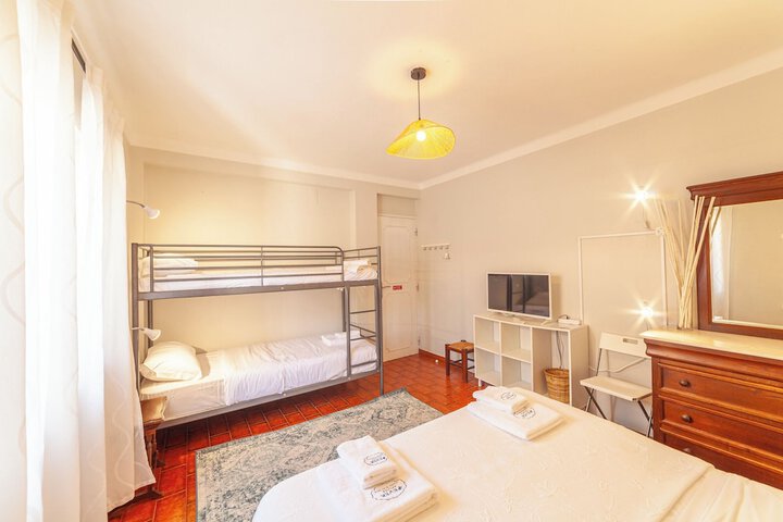 Room 28 of 194