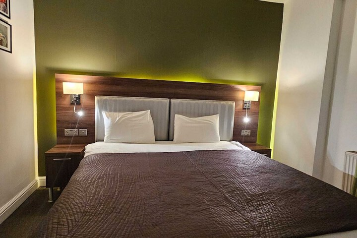 Room 7 of 37