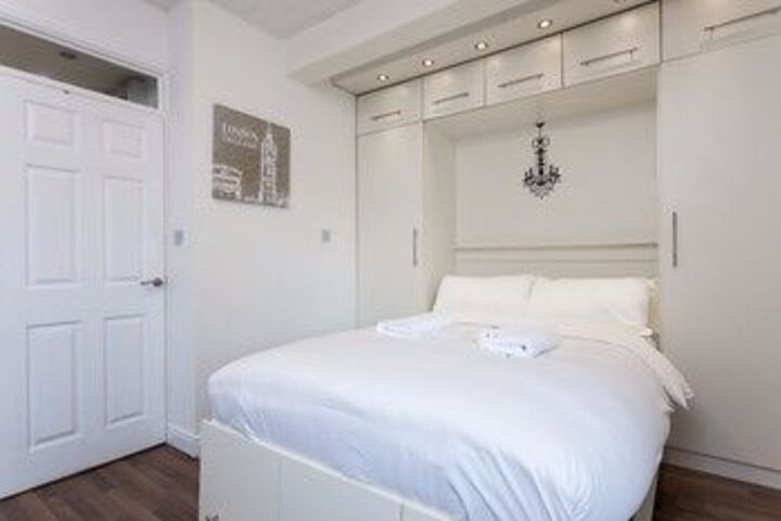 Room 8 of 14