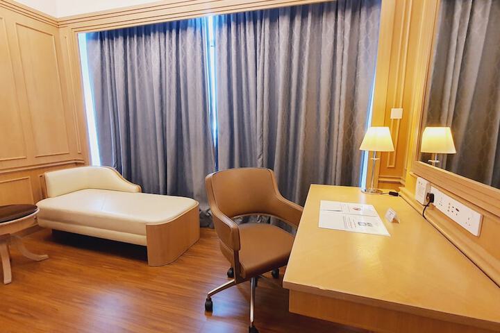 Room 37 of 98