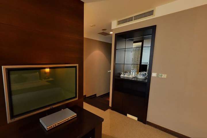 Room 18 of 54