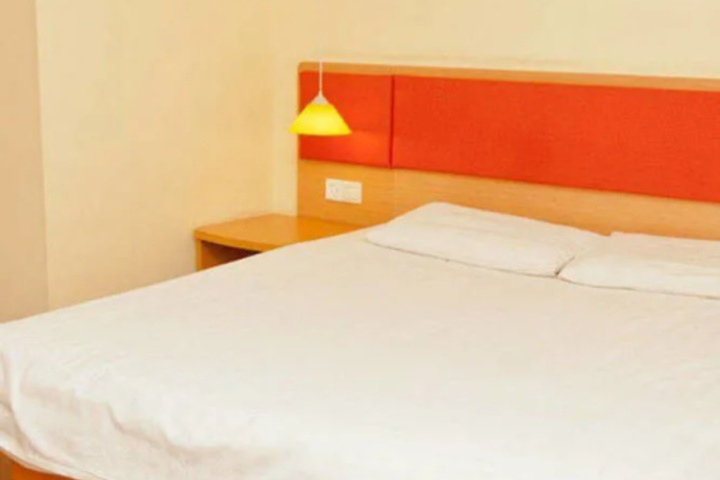Room 3 of 7