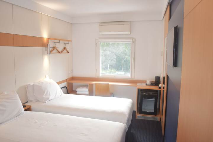 Room 12 of 35