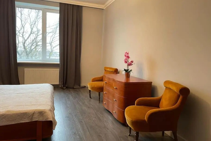 Room 5 of 14