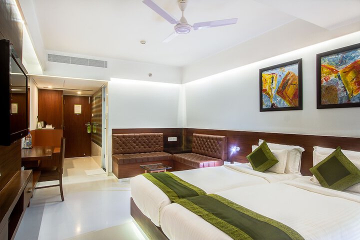Room 15 of 34