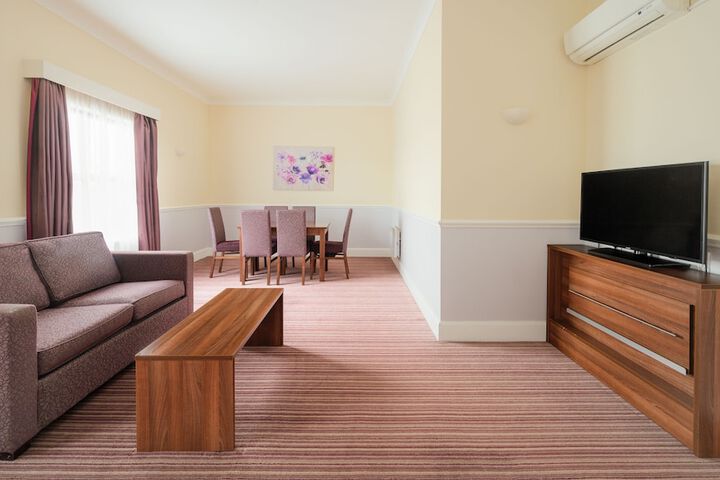 Room 15 of 108