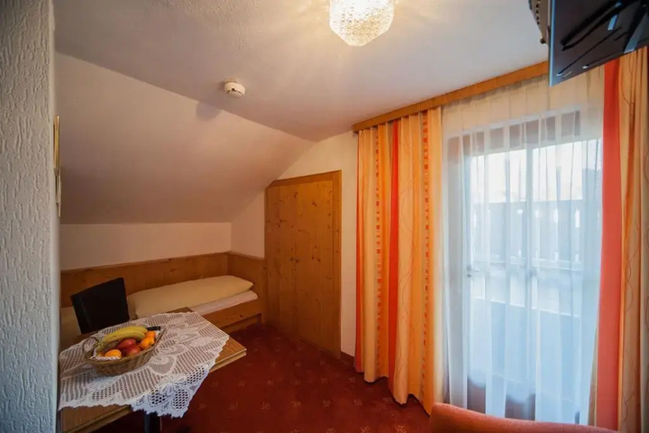 Room 2 of 22