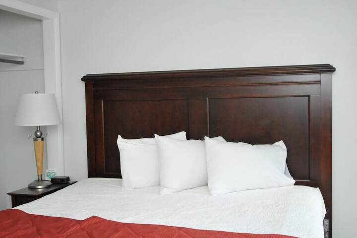 Room 33 of 108
