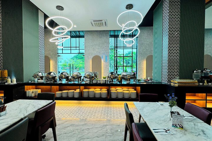 Dining 103 of 148