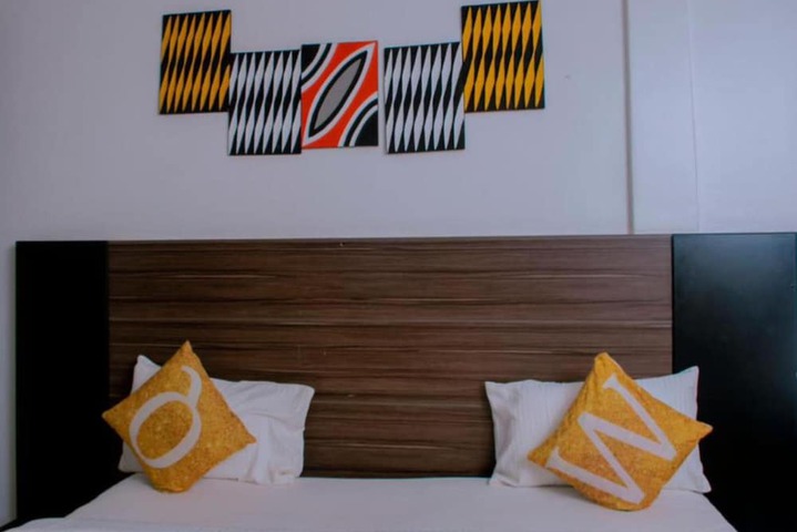 Room 4 of 18