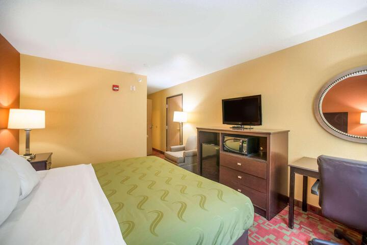 1 King Bed (1 of 15)