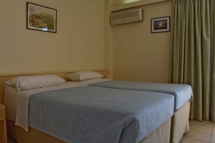 Room 13 of 79