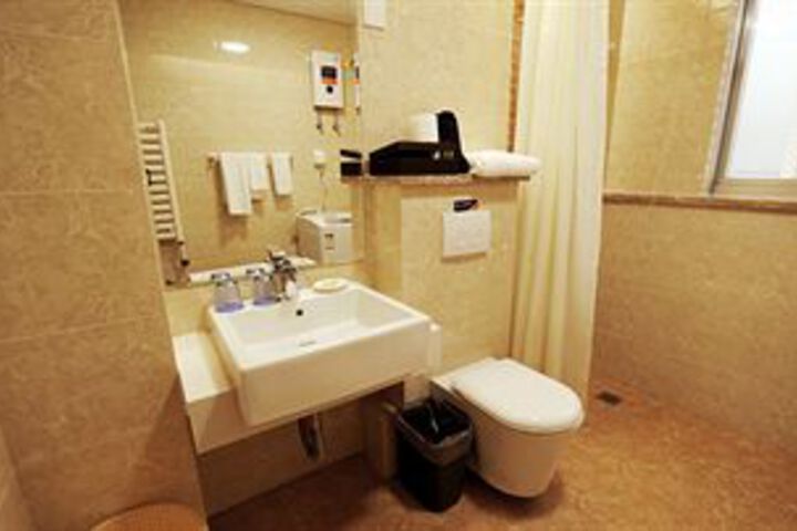 Room 2 of 48