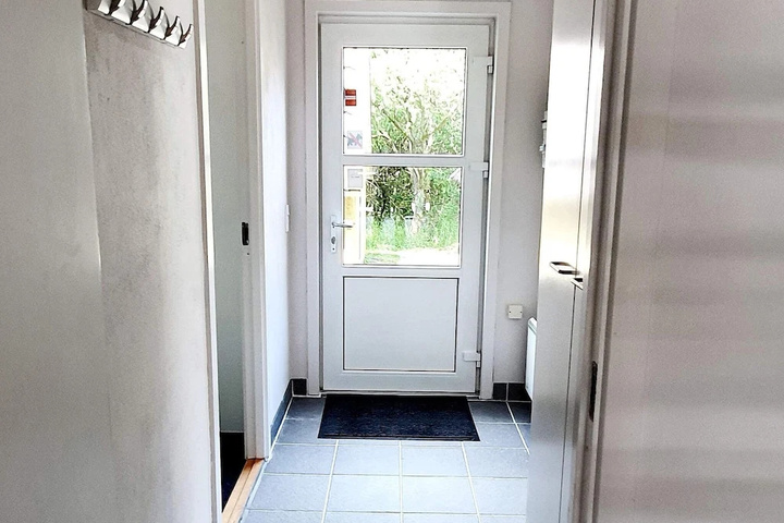 Room 9 of 18