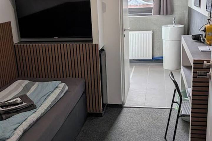 Room 28 of 54