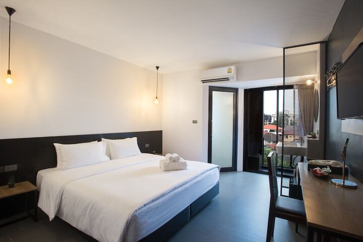 Room 10 of 77