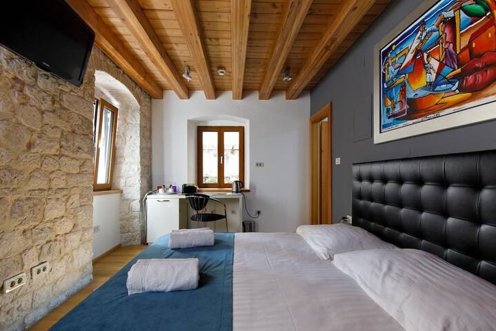 Room 7 of 31