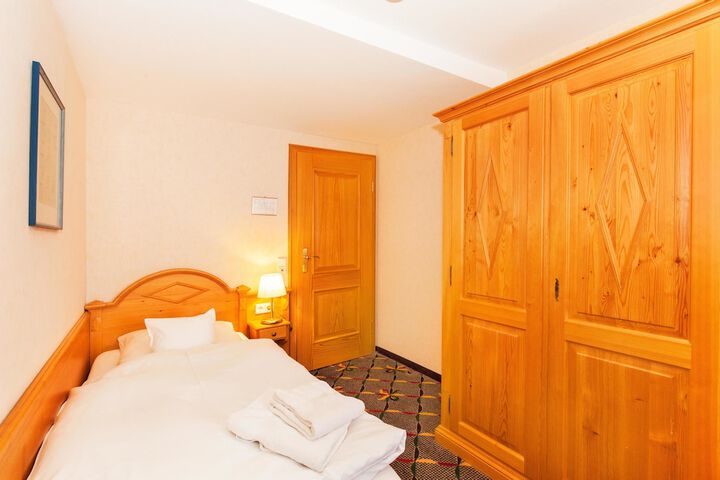 Room 25 of 140