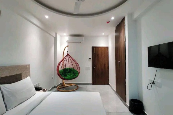 Room 3 of 11