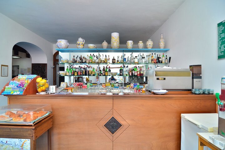 Lounge 24 of 48