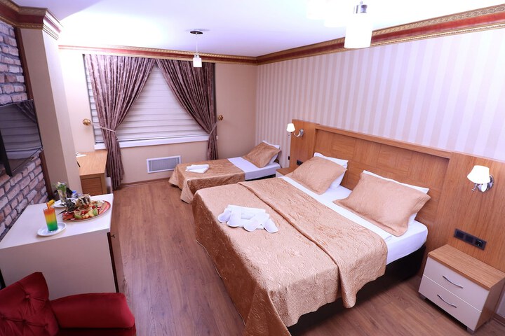Room 12 of 37