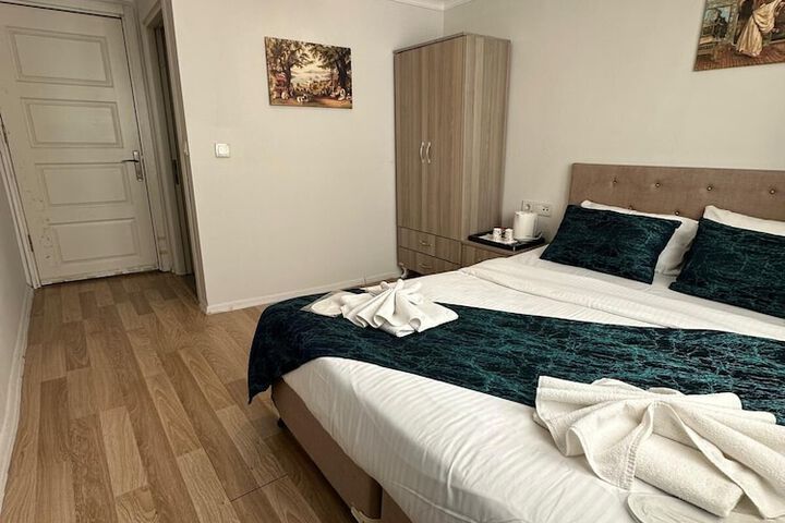 Room 8 of 19